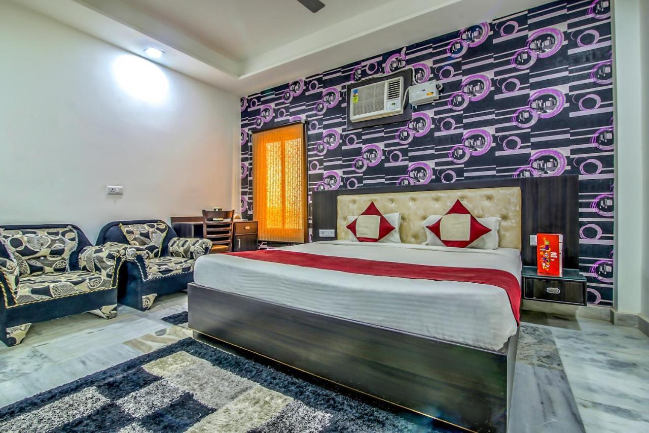 Oyo 8888 Riga Hs Deluxe Hotel Agra  Buitenkant foto