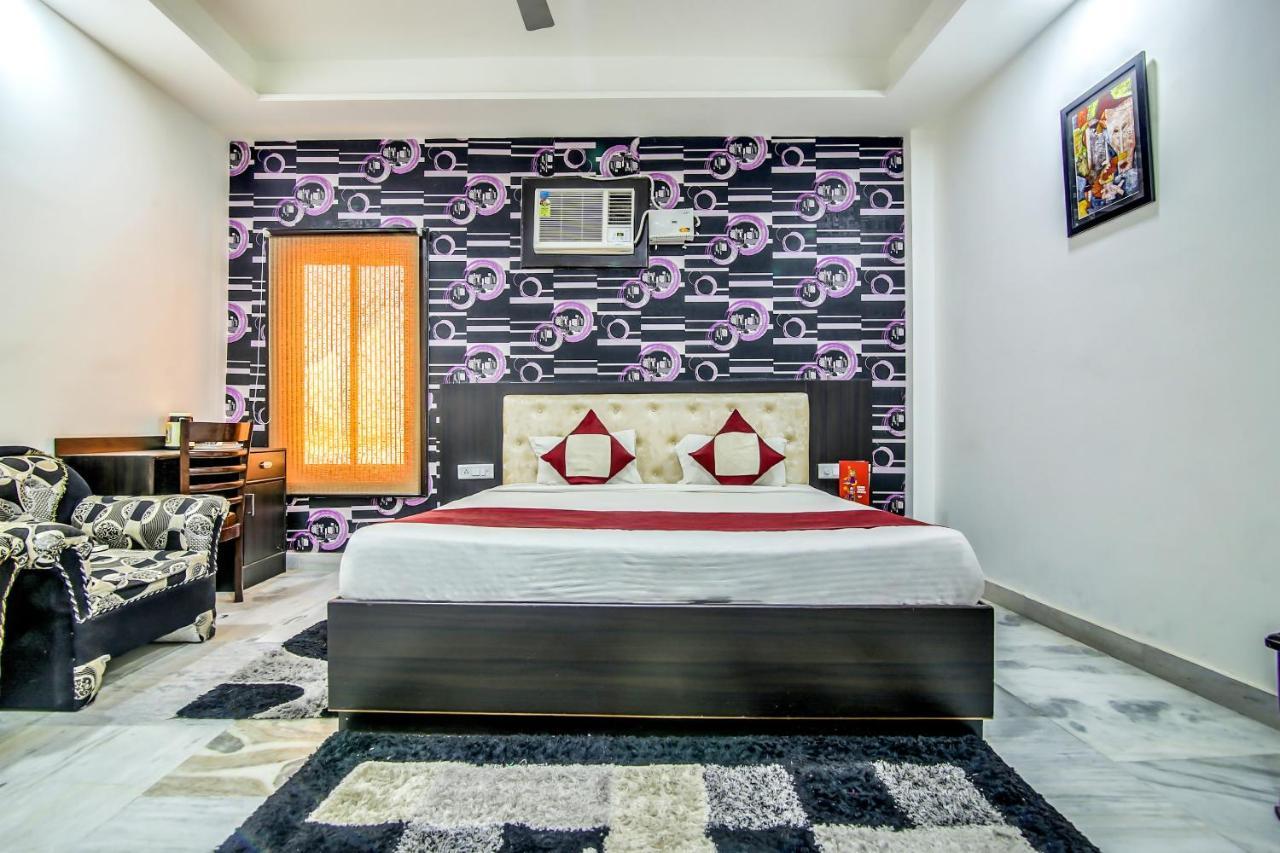 Oyo 8888 Riga Hs Deluxe Hotel Agra  Buitenkant foto